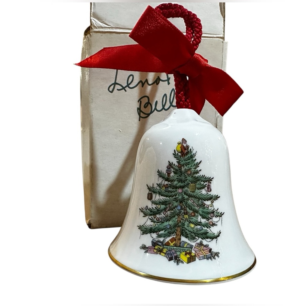 Spode Christmas Tree Ornament third in series, fine‎ bone China England